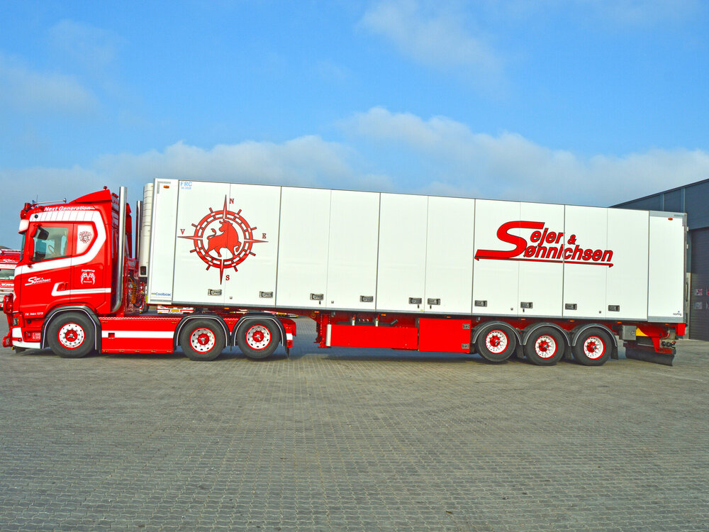 Tekno Scania Next Gen S-serie with 3-axle reefer trailer SEJER & SONNICHSEN