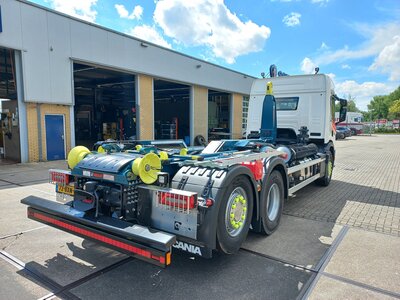 Tekno Tekno Scania P370 motorwagen met haakarmopbouw en 40m3 container PREZERO