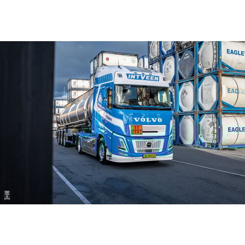 Tekno Tekno Volvo FH Aero Globetrotter XL with 3-axle tank trailer KEES IN 'T VEEN Tekno Tekno Volvo FH Aero Globetrotter XL with 3-axle tank trailer KEES IN 'T VEEN