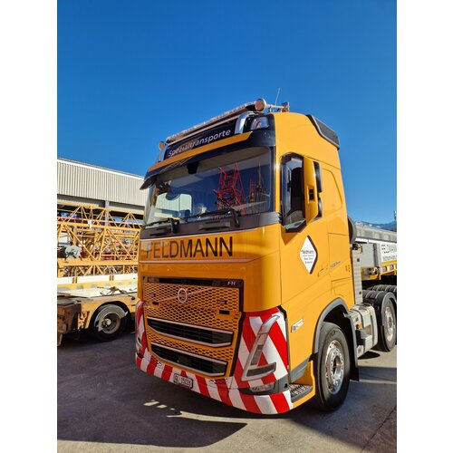 Tekno Tekno Volvo FH05 Globetrotter 6x2 with 2-axle lowloader FELDMANN Tekno Tekno Volvo FH05 Globetrotter 6x2 with 2-axle lowloader FELDMANN