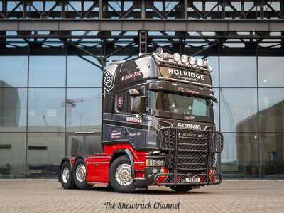 Tekno Tekno Scania R-serie Topline 6x2 met 3-assige vlakke trailer HOLRIDGE