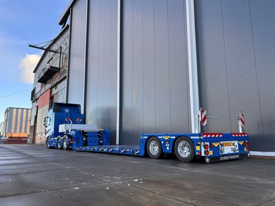 Tekno Tekno Volvo FH Aero 6x2 tractor with 2-axle Broshuis lowloader DE KREEK TRANSPORT