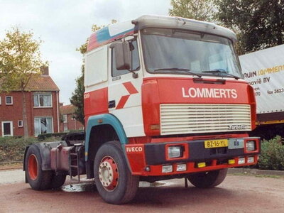 Tekno Tekno Iveco Turbostar met 3-assige zwanenhals oplegger LOMMERTS