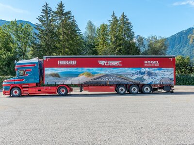Tekno Tekno Scania Next Gen 540S Highline 4x2 met 3-assige zeiloplegger VOGEL FERNFAHRER