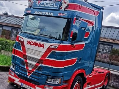 Tekno Tekno Scania Next Gen 540S Highline 4x2 met 3-assige zeiloplegger VOGEL FERNFAHRER