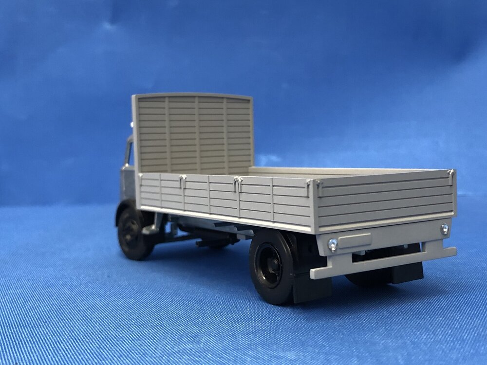 Tekno Tekno DAF 1600 with (resin) flatbed  DELEERSNIJDER