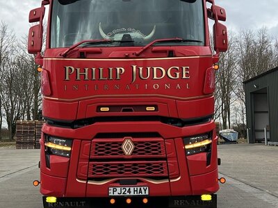 Tekno Tekno Renault T High vlakke motorwagen met 3-assige wipkar (incl. lading) PHILIPPE JUDGE