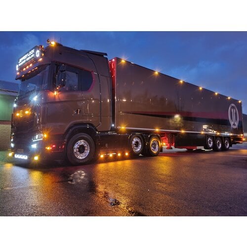 Tekno Tekno Scania NGS 590 6x2 trekker met 3-assige koeloplegger JEFFREY LOCK TRANSPORT Tekno Tekno Scania NGS 590 6x2 trekker met 3-assige koeloplegger JEFFREY LOCK TRANSPORT