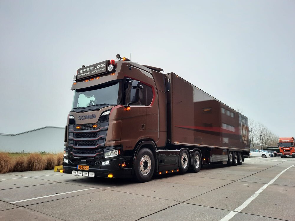 Tekno Tekno Scania NGS 590 6x2 trekker met 3-assige koeloplegger JEFFREY LOCK TRANSPORT