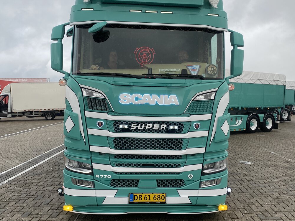 Tekno Tekno Scania Next Gen R770 Highline motorwagen aanhanger met resin bakken JAKOB PEDERSEN