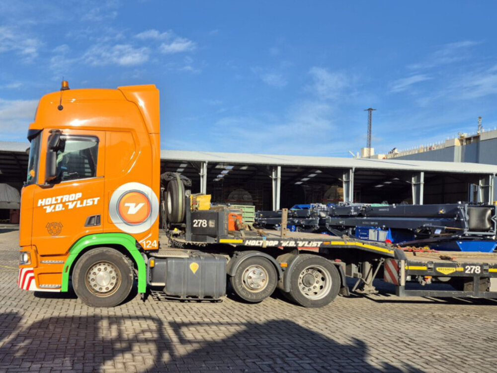 WSI WSI Scania R Highline 6x2 with 4-axle semi lowloader + midlift HOLTROP VD VLIST