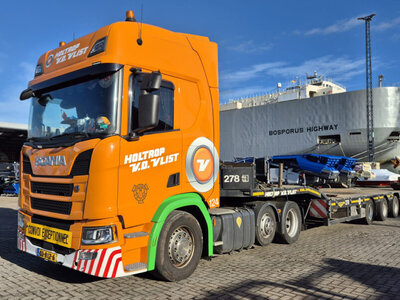 WSI WSI Scania R Highline 6x2 with 4-axle semi lowloader + midlift HOLTROP VD VLIST
