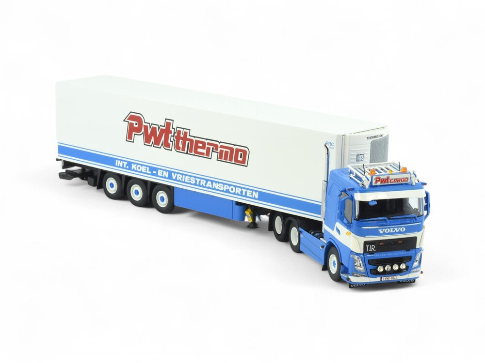 Tekno Tekno Volvo FH04 6x2 with 3-axle reefer trailer PETER WOUTERS / PWT Thermo