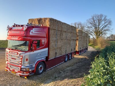 Tekno Tekno Scania R-Streamline motorwagen met 3-assige aanhanger incl. lading stro PIERRARD TRANSPORTS