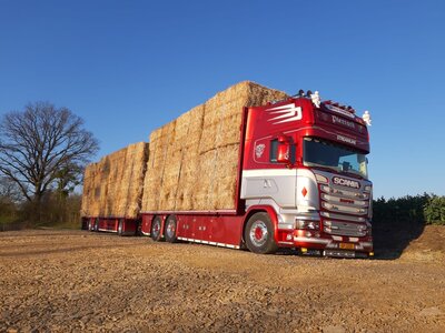 Tekno Tekno Scania R-Streamline motorwagen met 3-assige aanhanger incl. lading stro PIERRARD TRANSPORTS