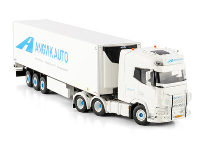 WSI WSI DAF XG+ 6x2 with 3-axle reefer trailer ANGVIK AUTO
