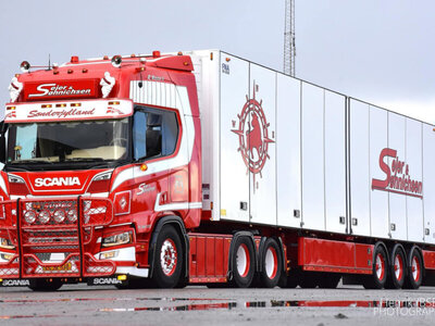 WSI WSI Scania R Highline 6x2 with 3-axle reefer trailer SEJER & SONNICHSEN
