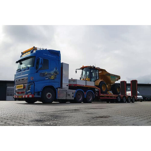 WSI WSI Volvo FH5 Globetrotter 6x4 with 4-axle semi low loader + ramps JESPER THYGESEN WSI WSI Volvo FH5 Globetrotter 6x4 with 4-axle semi low loader + ramps JESPER THYGESEN