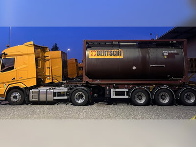 WSI WSI DAF XF SH 4x2 with 3-axle 30ft container trailer + 20ft container  BERTSCHI