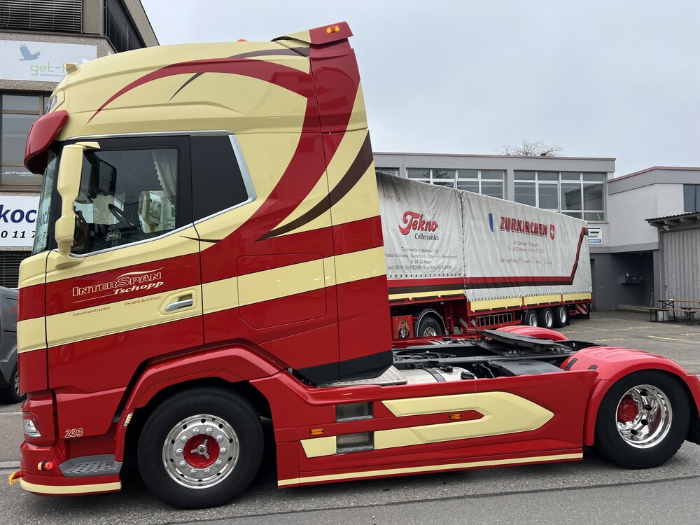 Tekno Tekno DAF XG+ met 3-assige walkingfloor oplegger INTERSPAN TSCHOPP