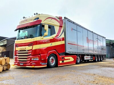Tekno Tekno DAF XG+ met 3-assige walkingfloor oplegger INTERSPAN TSCHOPP