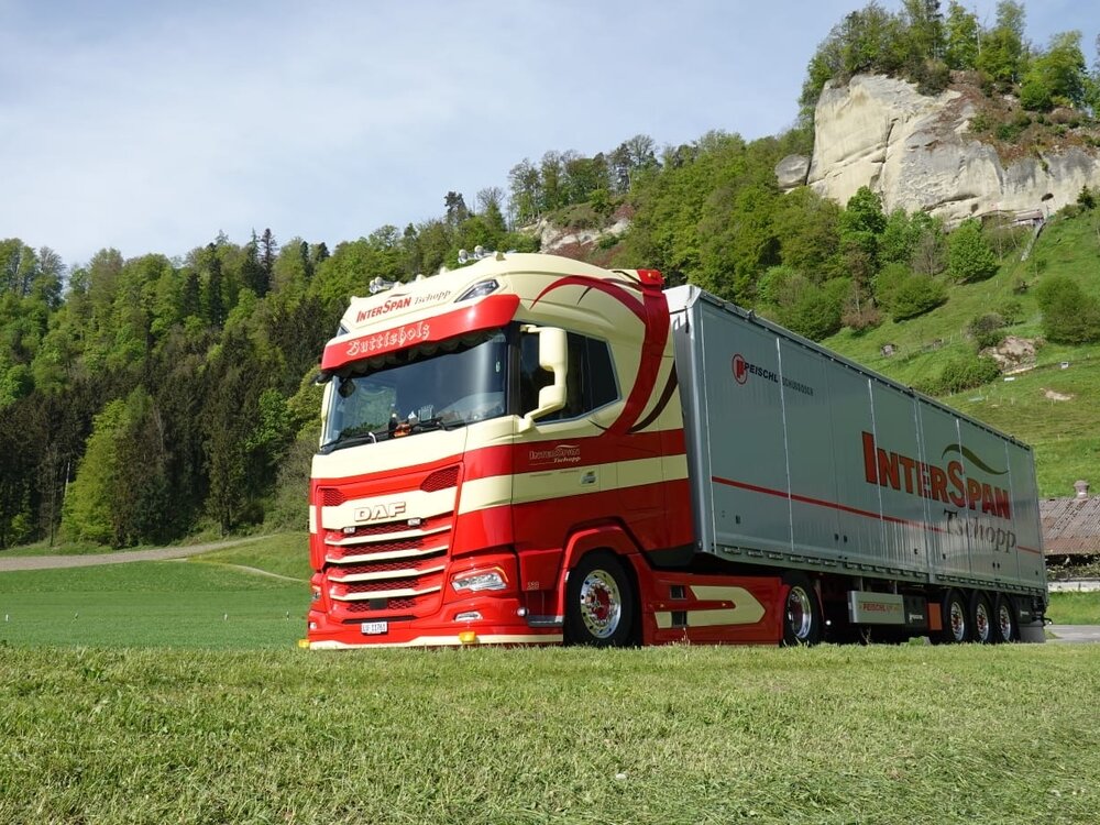 Tekno Tekno DAF XG+ met 3-assige walkingfloor oplegger INTERSPAN TSCHOPP