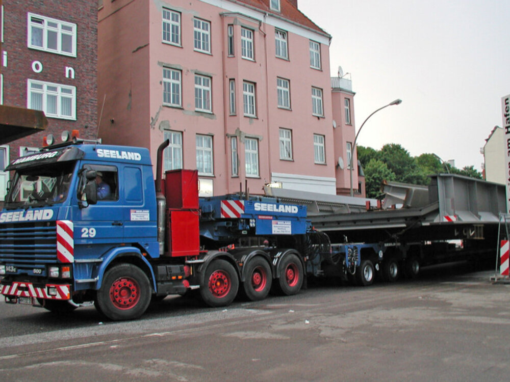 WSI WSI Scania 3-serie 8x4 with 8-axle scheuerle intercombi SEELAND