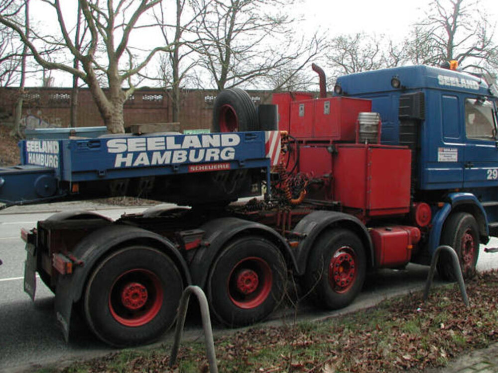 WSI WSI Scania 3-serie 8x4 with 8-axle scheuerle intercombi SEELAND