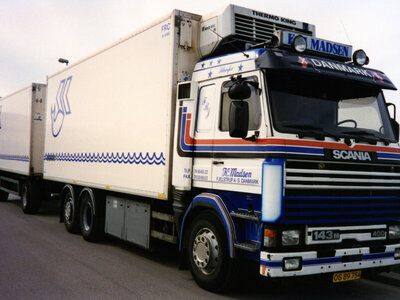 WSI WSI Scania 3-serie 6x2 bakwagen met 2-as oplegger KAJ MADSEN