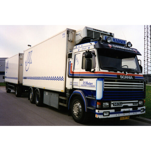 WSI WSI Scania 3-serie 6x2 bakwagen met 2-as oplegger KAJ MADSEN WSI WSI Scania 3-serie 6x2 bakwagen met 2-as oplegger KAJ MADSEN