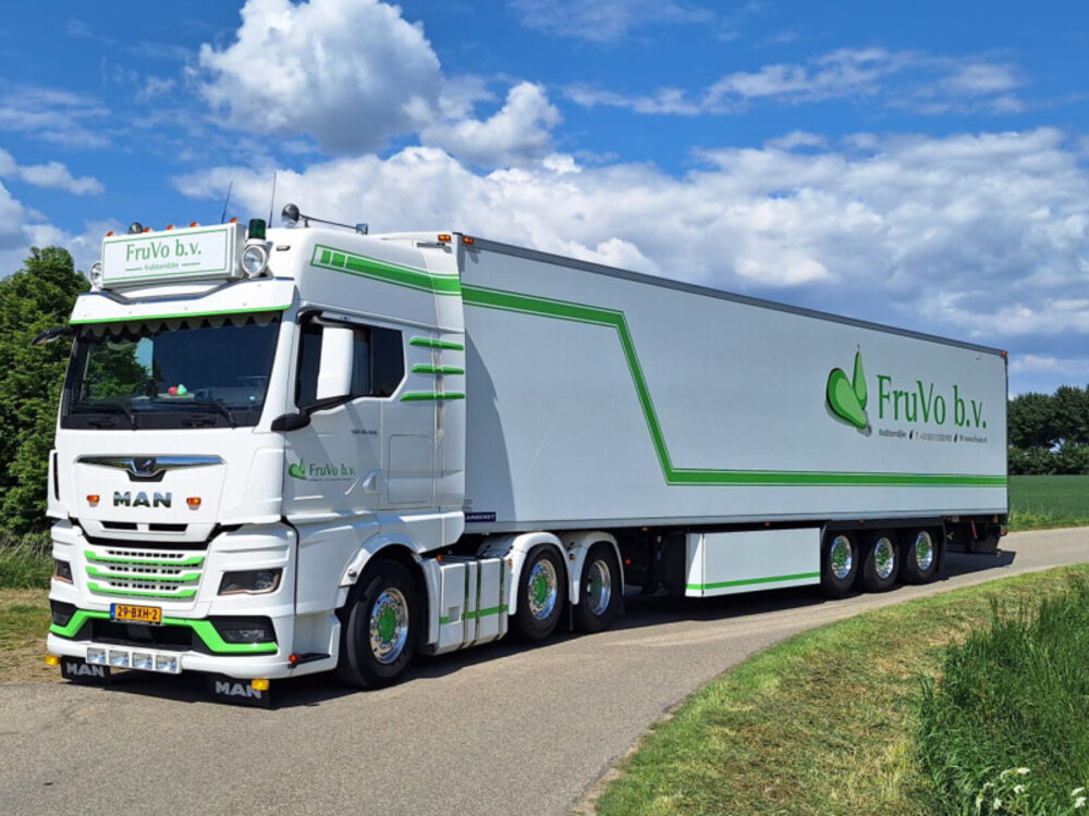 WSI WSI MAN TGX GX 6x2 with 3-axle twin steer reefer trailer  FRUVO B.V.