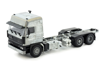 Tekno DAF 3300 Space Cab MW 6x2 tractor kit