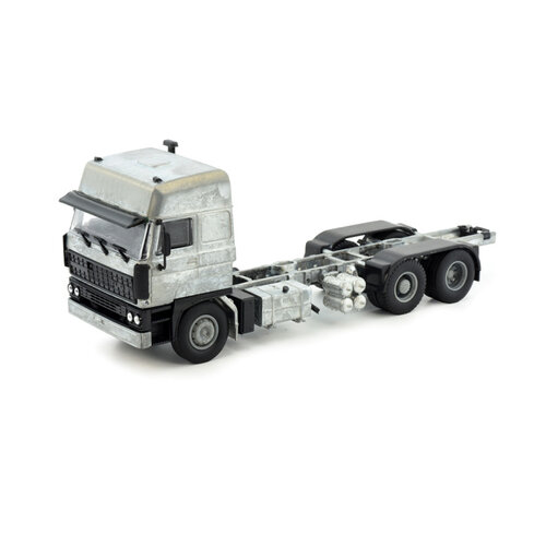 Tekno DAF 3300 Space Cab MW 6x2 tractor kit Tekno DAF 3300 Space Cab MW 6x2 tractor kit