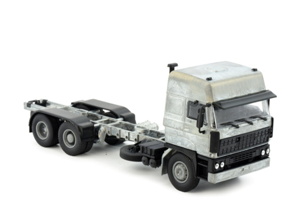 Tekno DAF 3300 Space Cab MW 6x2 tractor kit