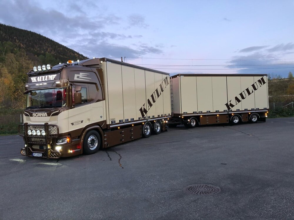 Tekno Tekno Scania NGR Highline 6x2 rigid truck with 3-axle trailer KAULUM TRANSPORT