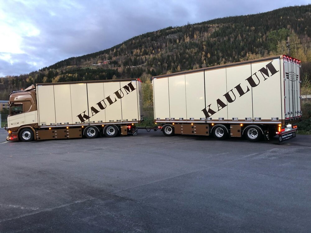 Tekno Tekno Scania NGR Highline 6x2 rigid truck with 3-axle trailer KAULUM TRANSPORT
