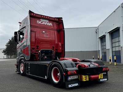 Tekno Tekno Scania S530 V8 4x2 with 3-axle container chassis + 20ft. tankcontainer SL LOGISTICS