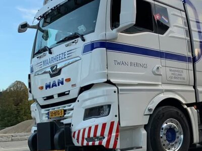 WSI WSI "EXCLUSIEF" MAN TGX XXL EURO 6C Facelift 10x4 met 5-as dieplader + 2-as dolly TWAN BIERINGS