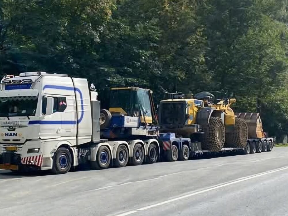 WSI WSI "EXCLUSIEF" MAN TGX XXL EURO 6C Facelift 10x4 met 5-as dieplader + 2-as dolly TWAN BIERINGS