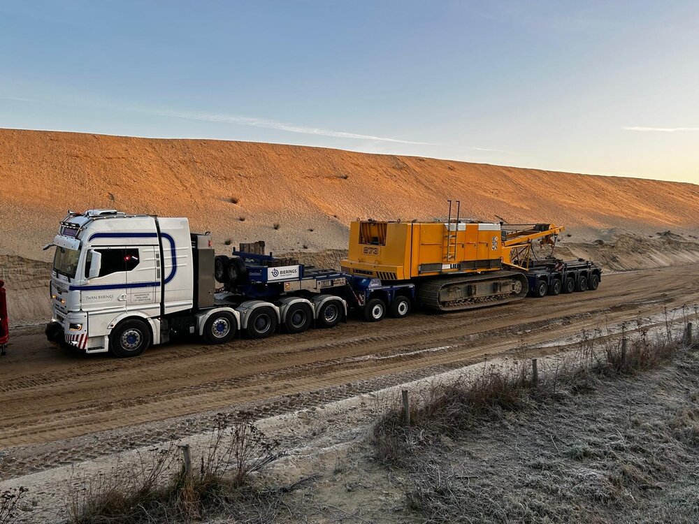 WSI WSI "EXCLUSIEF" MAN TGX XXL EURO 6C Facelift 10x4 met 5-as dieplader + 2-as dolly TWAN BIERINGS