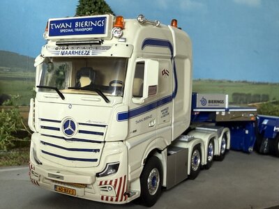 WSI WSI "EXCLUSIEF" Mercedes Actros MP5 8x4 4-axle lowloader + 2-axle dolly TWAN BIERINGS