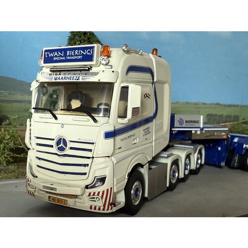 WSI WSI "EXCLUSIEF" Mercedes Actros MP5 8x4 met 4-as dieplader + 2-as dolly TWAN BIERINGS WSI WSI "EXCLUSIEF" Mercedes Actros MP5 8x4 met 4-as dieplader + 2-as dolly TWAN BIERINGS