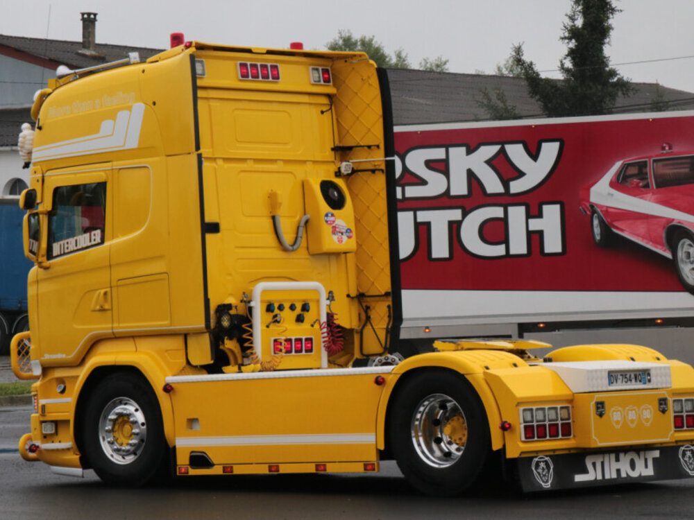 WSI WSI Scania streamline 4x2 Topline met 3-assige koeloplegger LAURATRANS