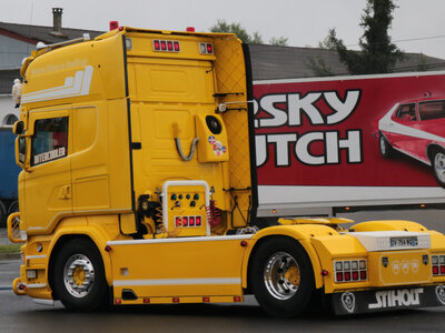 WSI WSI Scania streamline 4x2 Topline met 3-assige koeloplegger LAURATRANS