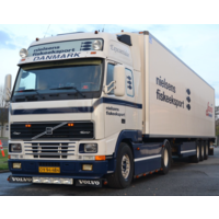 Tekno Volvo FH12 Globetrotter XL 4x2 truck with 3 axle reefertrailer NIELSEN FISKEEKSPORT