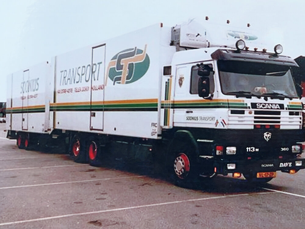 Tekno Tekno Scania 3-serie motorwagen met 2-assige wipkar SOONIUS