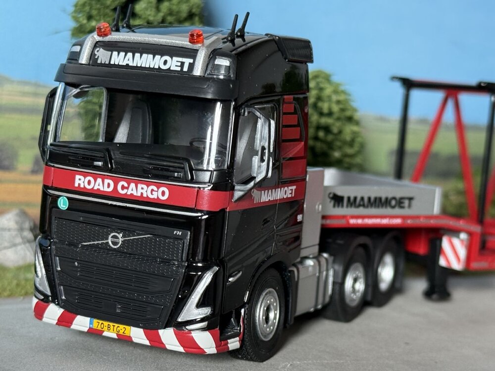Mammoet store Cavallino Volvo FH5 XL 6x2 met 3-as Faymonville semi dieplader + lading MAMMOET