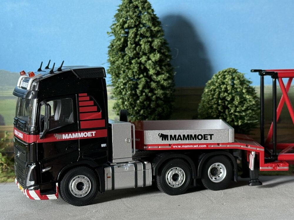 Mammoet store Cavallino Volvo FH5 XL 6x2 met 3-as Faymonville semi dieplader + lading MAMMOET