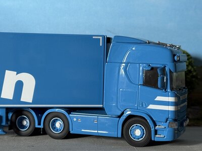 Cavallino Cavallino Scania R Highline 6x2 with 3-axle reefer trailer TENDEN TRANSPORT