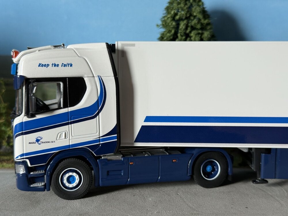 Cavallino Cavallino Scania S Highline 4x2 with 3-axle reefer trailer MAHA TRADING BV